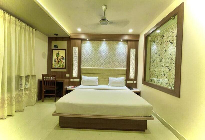 Kuber Palace ! Puri Near Sea Beach And Temple Fully Air Conditioned Hotel With Lift And Parking Faci