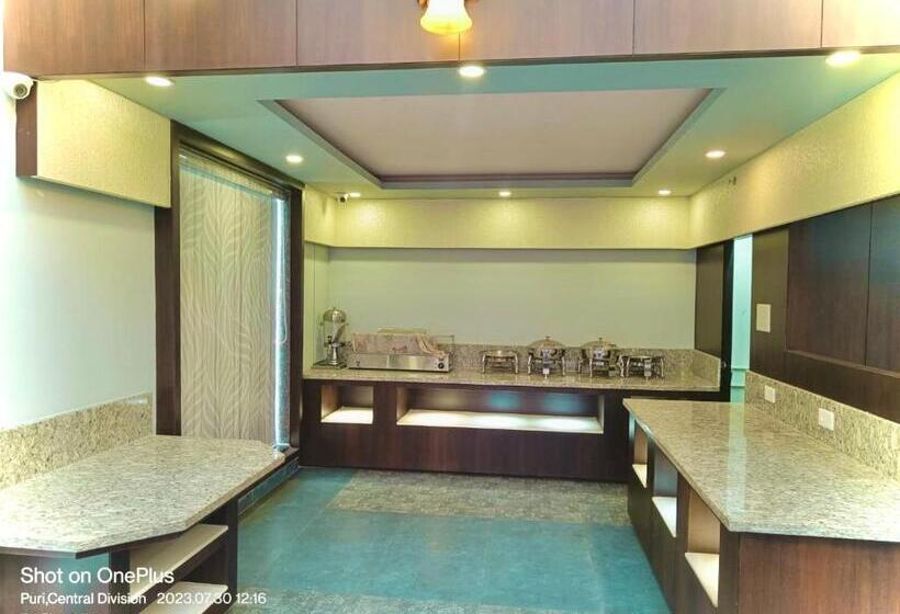 Kuber Palace ! Puri Near Sea Beach And Temple Fully Air Conditioned Hotel With Lift And Parking Faci