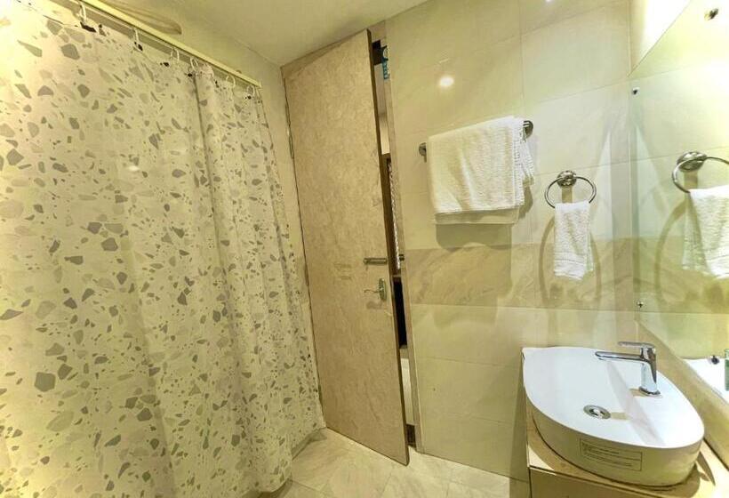 Kuber Palace ! Puri Near Sea Beach And Temple Fully Air Conditioned Hotel With Lift And Parking Faci