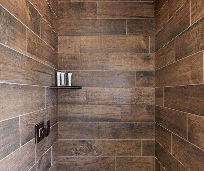 فندق Lake Village Lodge