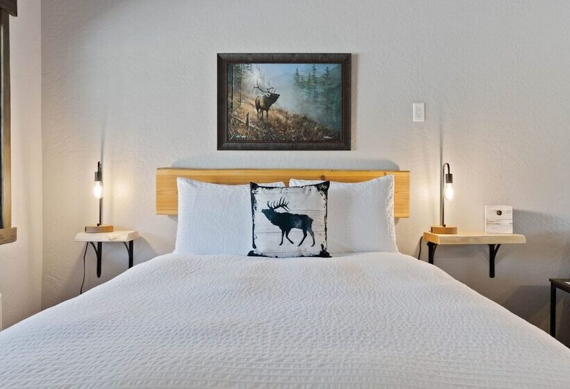 فندق Lake Village Lodge