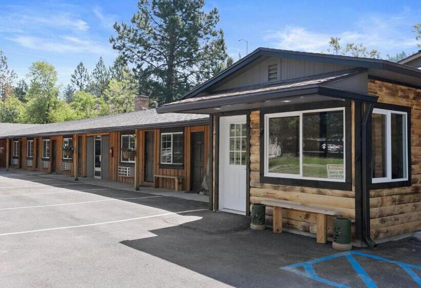 فندق Lake Village Lodge