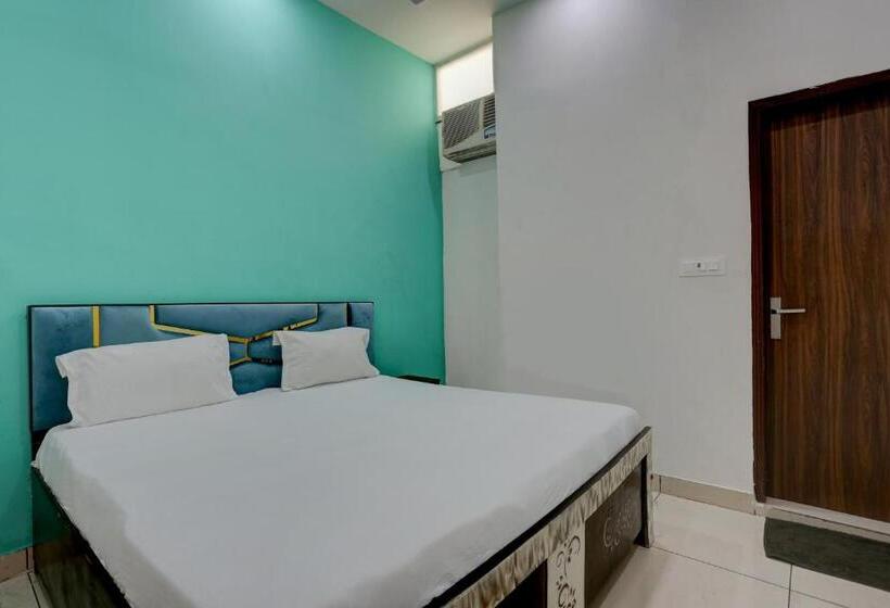 בית מלון כפרי Oyo 81234 Rock Star