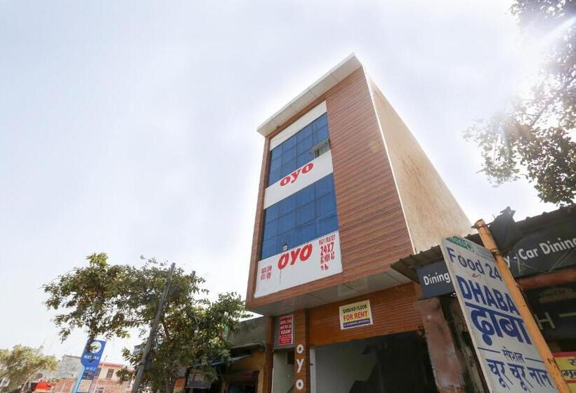 בית מלון כפרי Oyo 81234 Rock Star