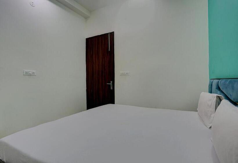 בית מלון כפרי Oyo 81234 Rock Star