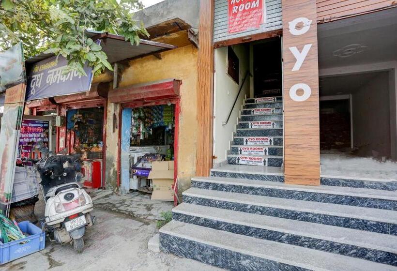 בית מלון כפרי Oyo 81234 Rock Star