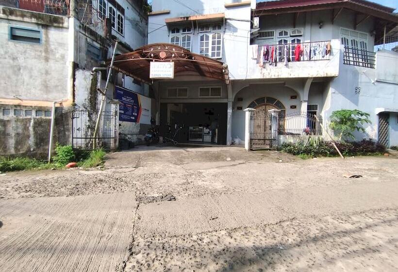 호텔 Oyo 92561 Excellent Kost