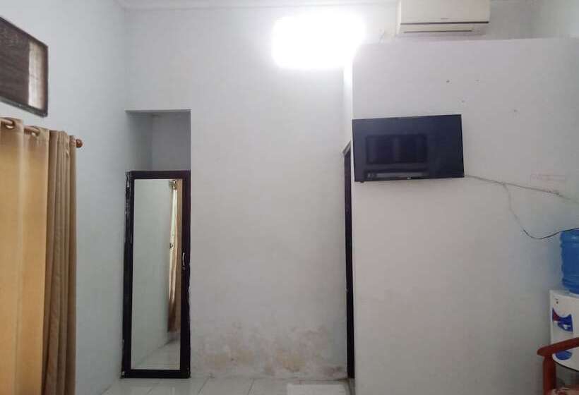 호텔 Oyo 92561 Excellent Kost