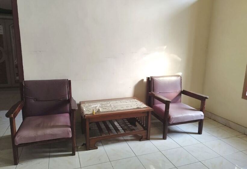 호텔 Oyo 92561 Excellent Kost