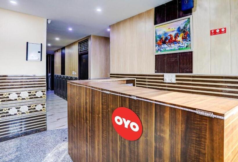 호텔 Oyo Flagship 81296 Sh