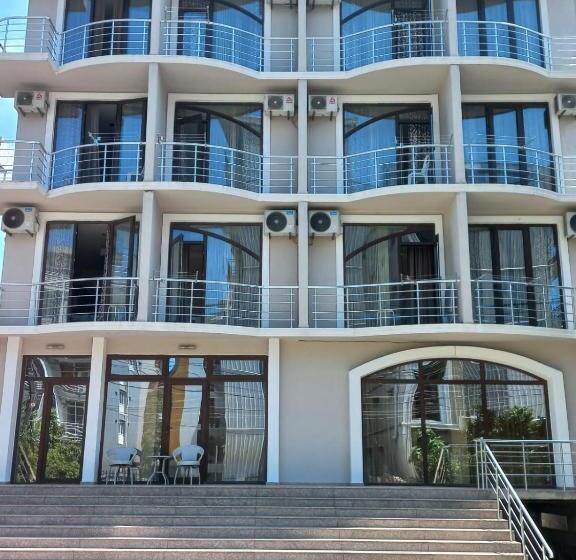 پانسیون Astra