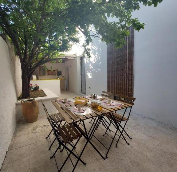 펜션 Nunnu Pati Apartment