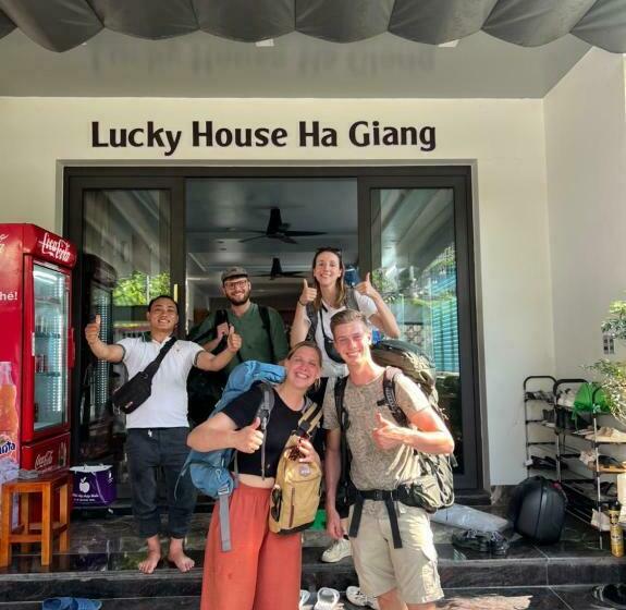 Lucky House Villa & Hostel