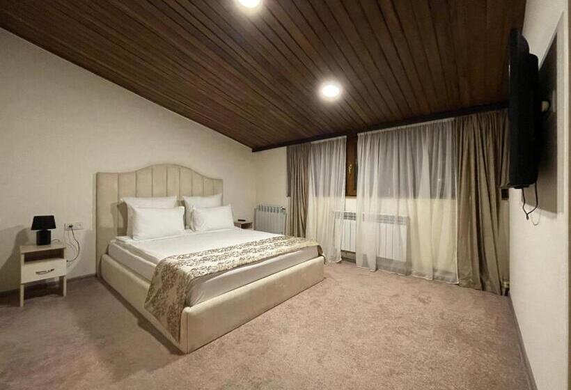 Delin Hotel And Tours