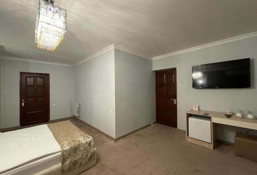 Delin Hotel And Tours