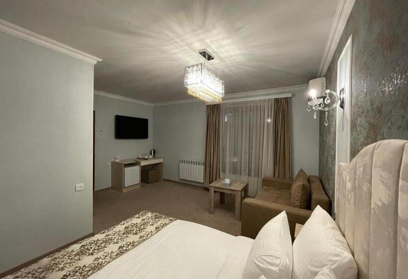 Delin Hotel And Tours