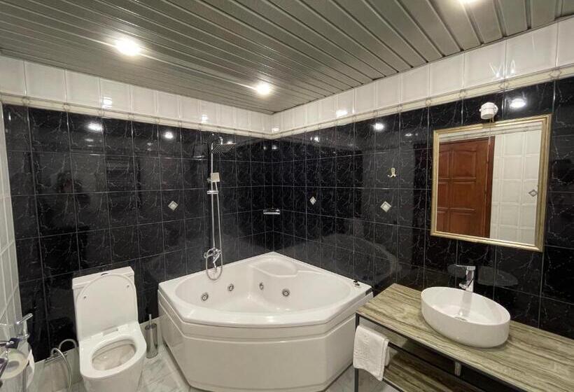 Delin Hotel And Tours