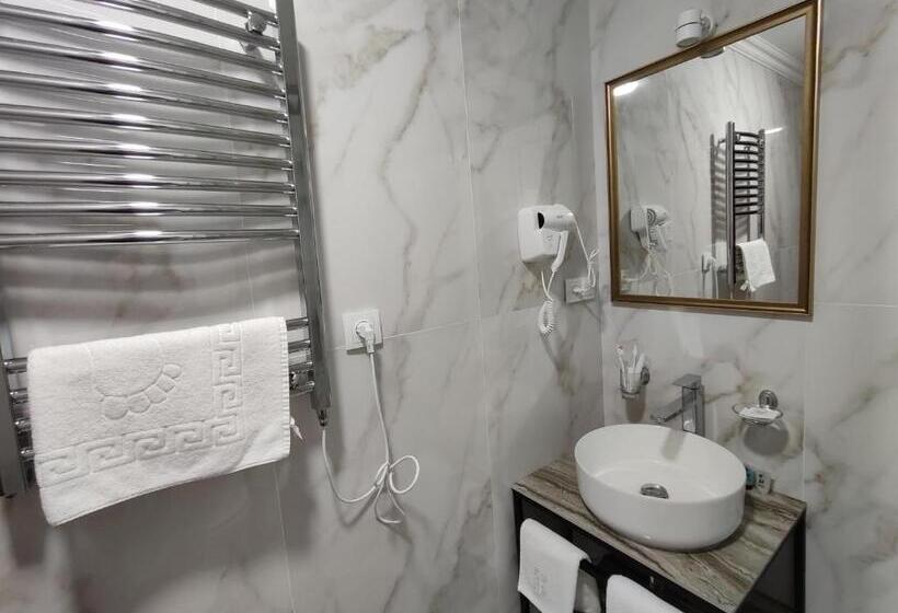 Delin Hotel And Tours