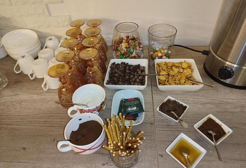 Delin Hotel And Tours