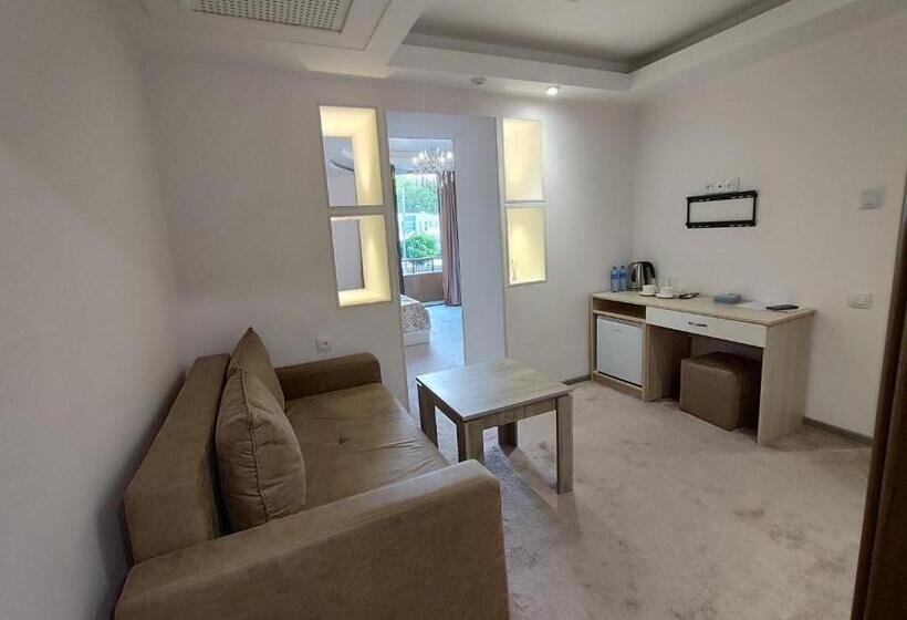 Delin Hotel And Tours