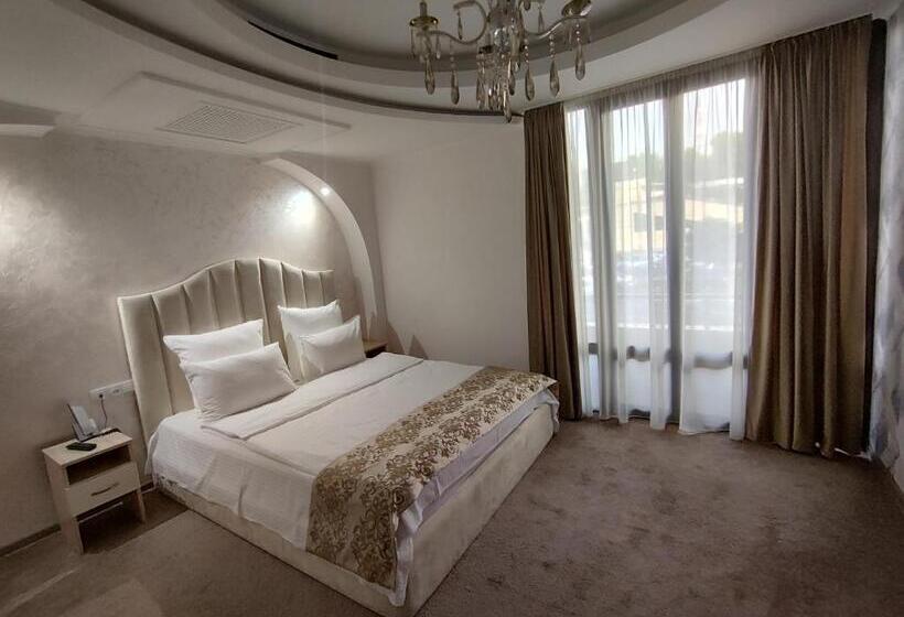 Delin Hotel And Tours