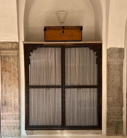 ホテル Deeppura Garh