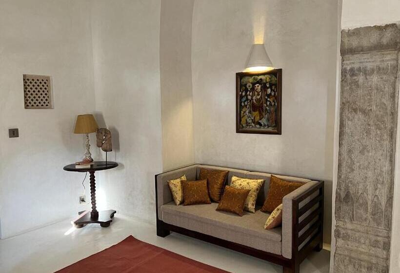 ホテル Deeppura Garh