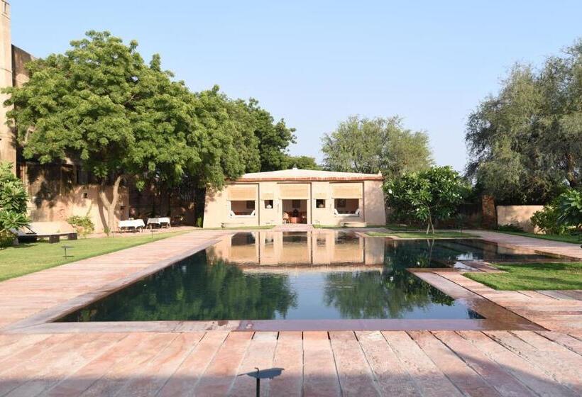 ホテル Deeppura Garh