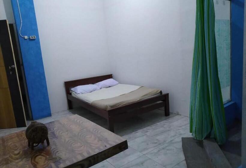 酒店 Gadjah Mada Hall Cafe & Penginapan