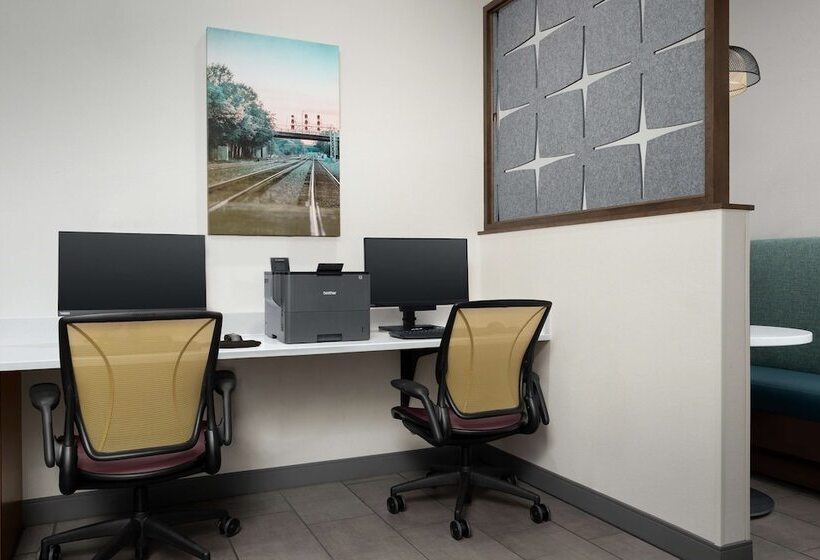 בית מלון כפרי Home2 Suites By Hilton Durham University Medical Center