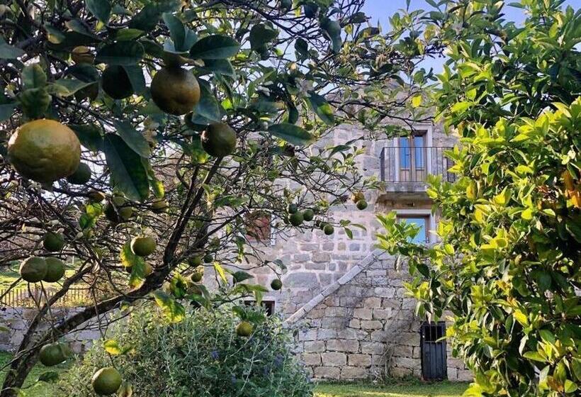 Отель Les Bergeries De Figari