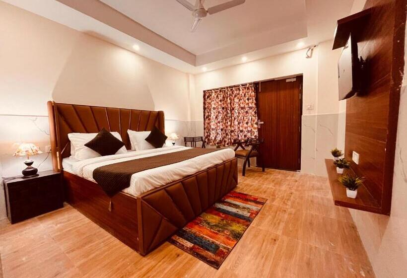 ホテル River Grand Resort   A Peaceful Stay Kempty Fall Mussoorie