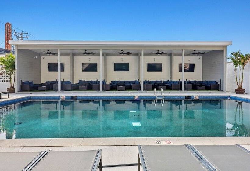 בית מלון כפרי Seaport Suites