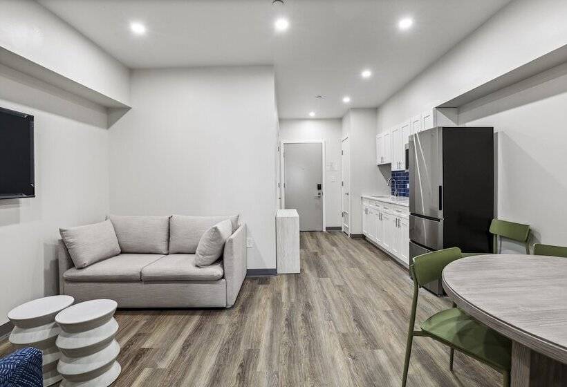 בית מלון כפרי Seaport Suites