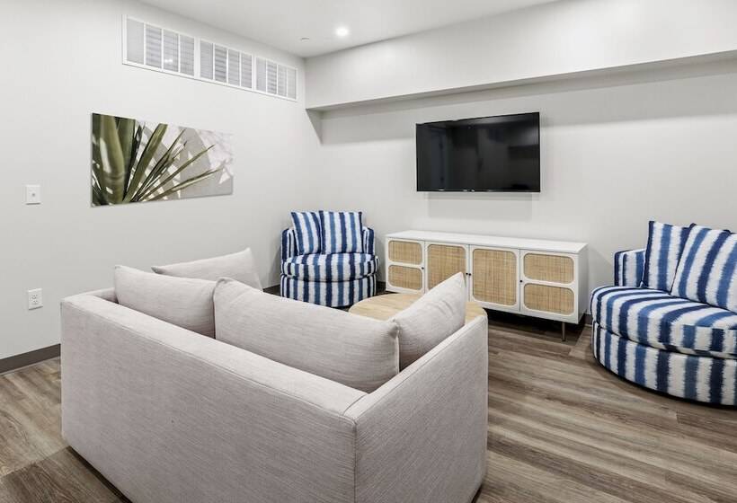 בית מלון כפרי Seaport Suites