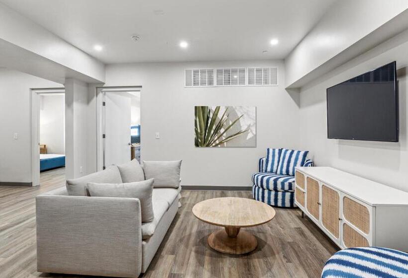 בית מלון כפרי Seaport Suites