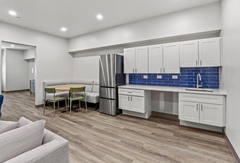 בית מלון כפרי Seaport Suites