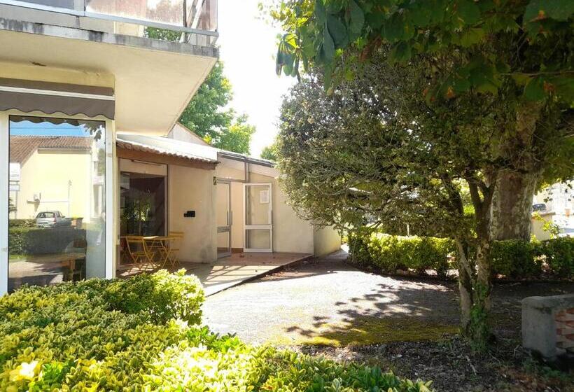 Hôtel Restaurant Platanes   Kb Hotel Group