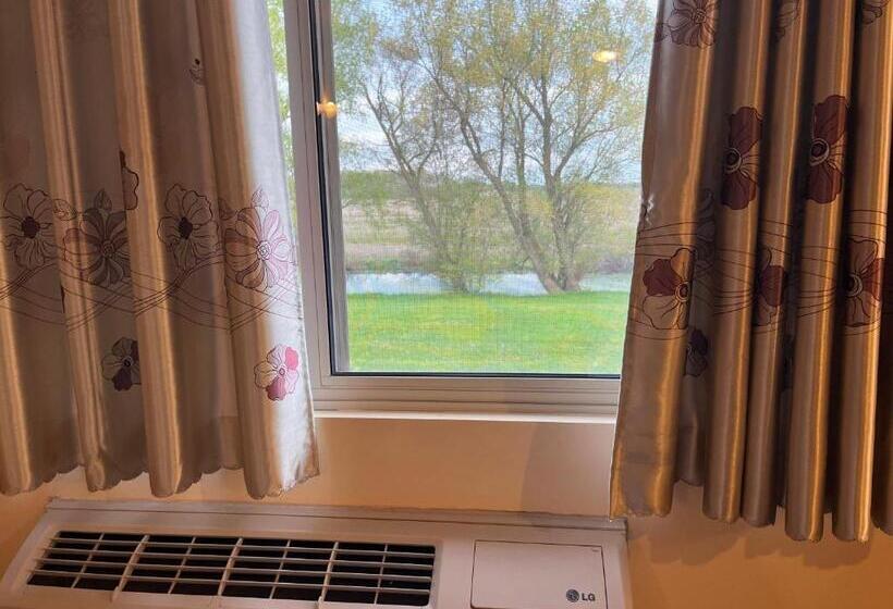 فندق على الطريق Fairview Inn