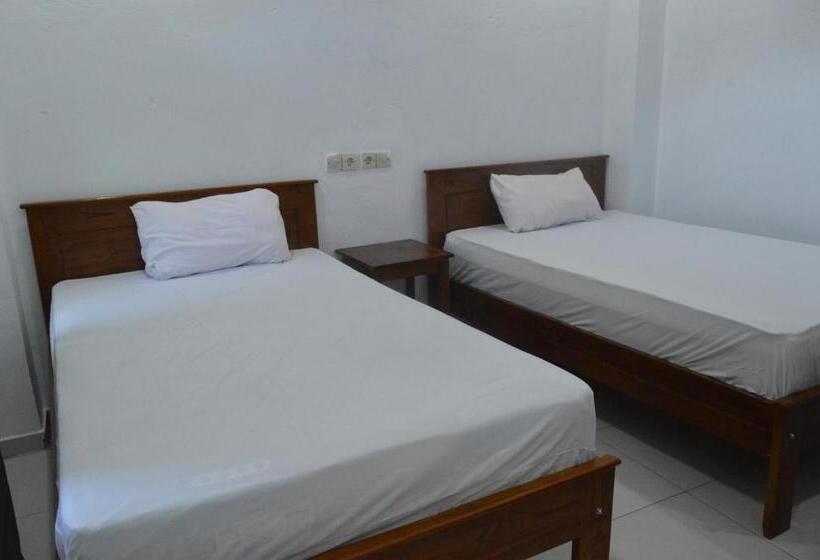 پانسیون Mahoni Guest House Labuan Bajo