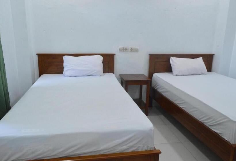 ペンション Mahoni Guest House Labuan Bajo