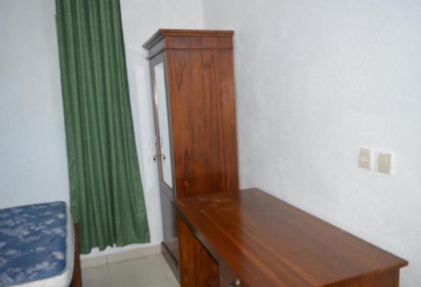 ペンション Mahoni Guest House Labuan Bajo