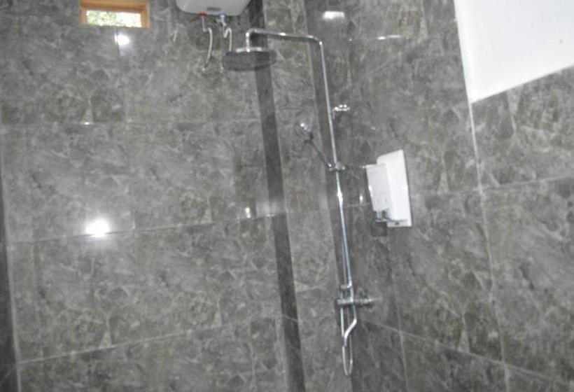 ペンション Mahoni Guest House Labuan Bajo