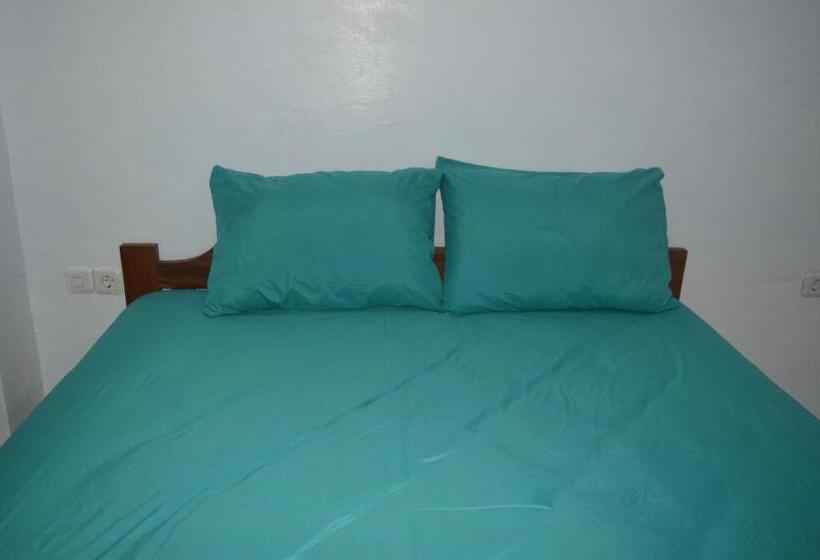 ペンション Mahoni Guest House Labuan Bajo