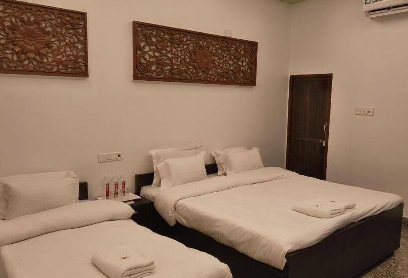 ペンション Ratna Hotel & Banquet