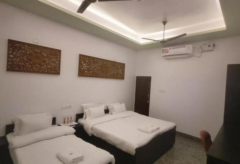 ペンション Ratna Hotel & Banquet