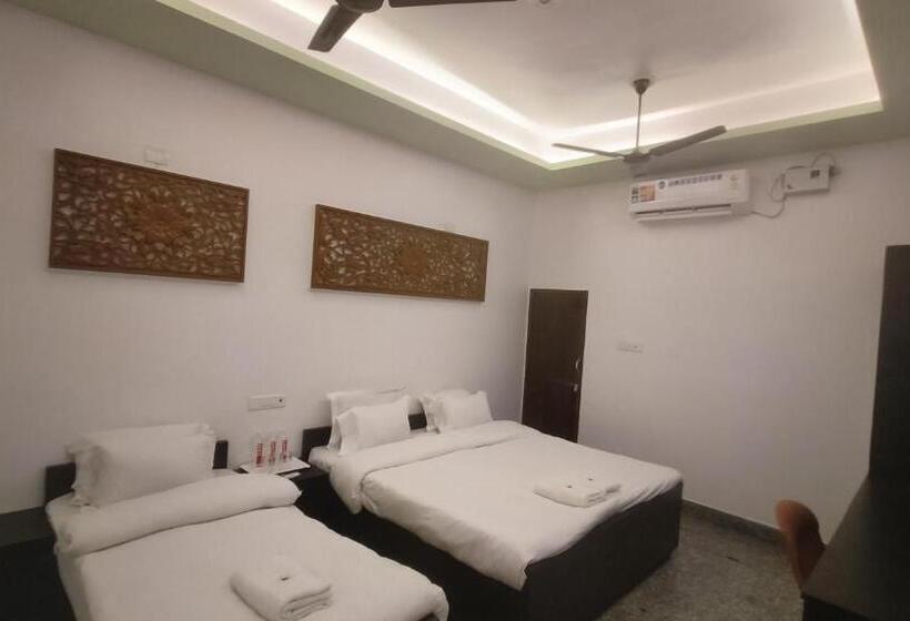 ペンション Ratna Hotel & Banquet