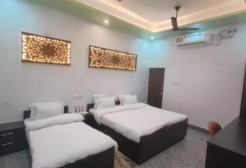 ペンション Ratna Hotel & Banquet