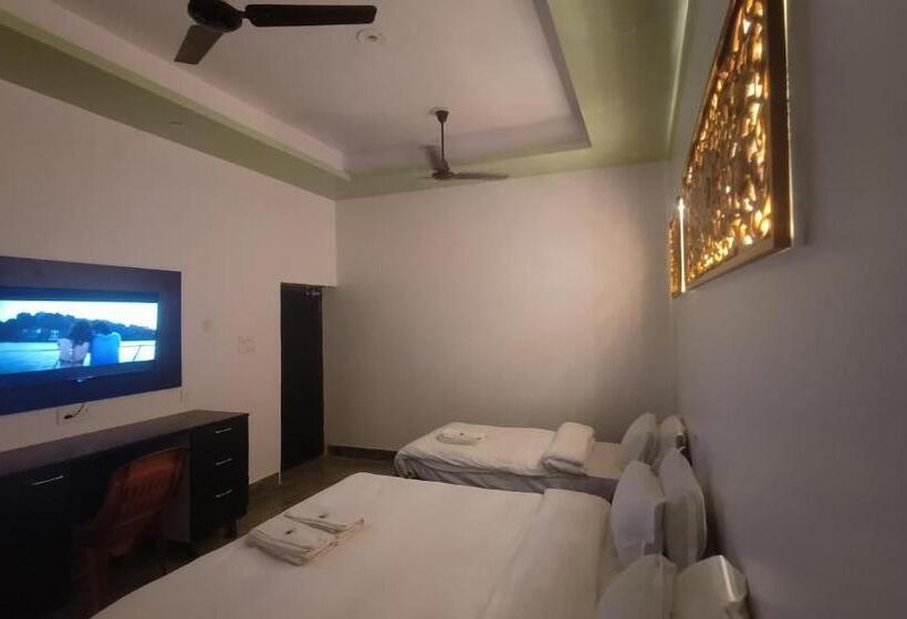 ペンション Ratna Hotel & Banquet