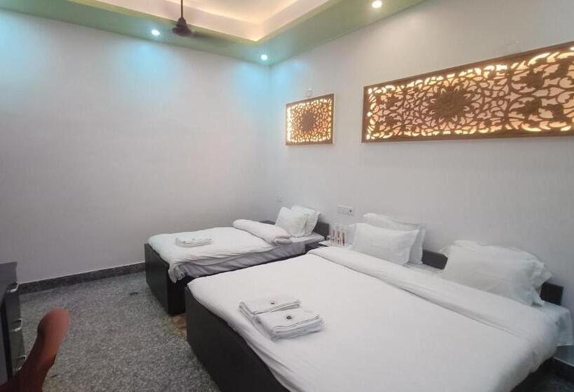 ペンション Ratna Hotel & Banquet